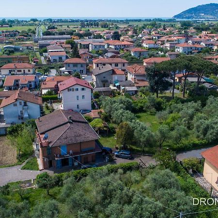 Casa Degli Zii Appartamento Letizia Luni Exterior foto