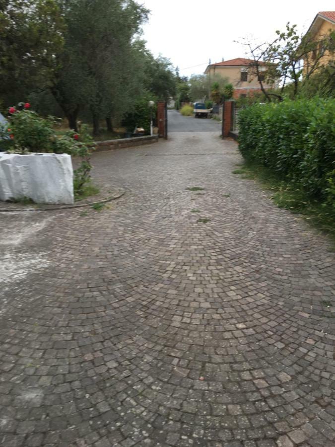 Casa Degli Zii Appartamento Letizia Luni Exterior foto