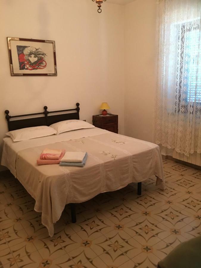 Casa Degli Zii Appartamento Letizia Luni Exterior foto
